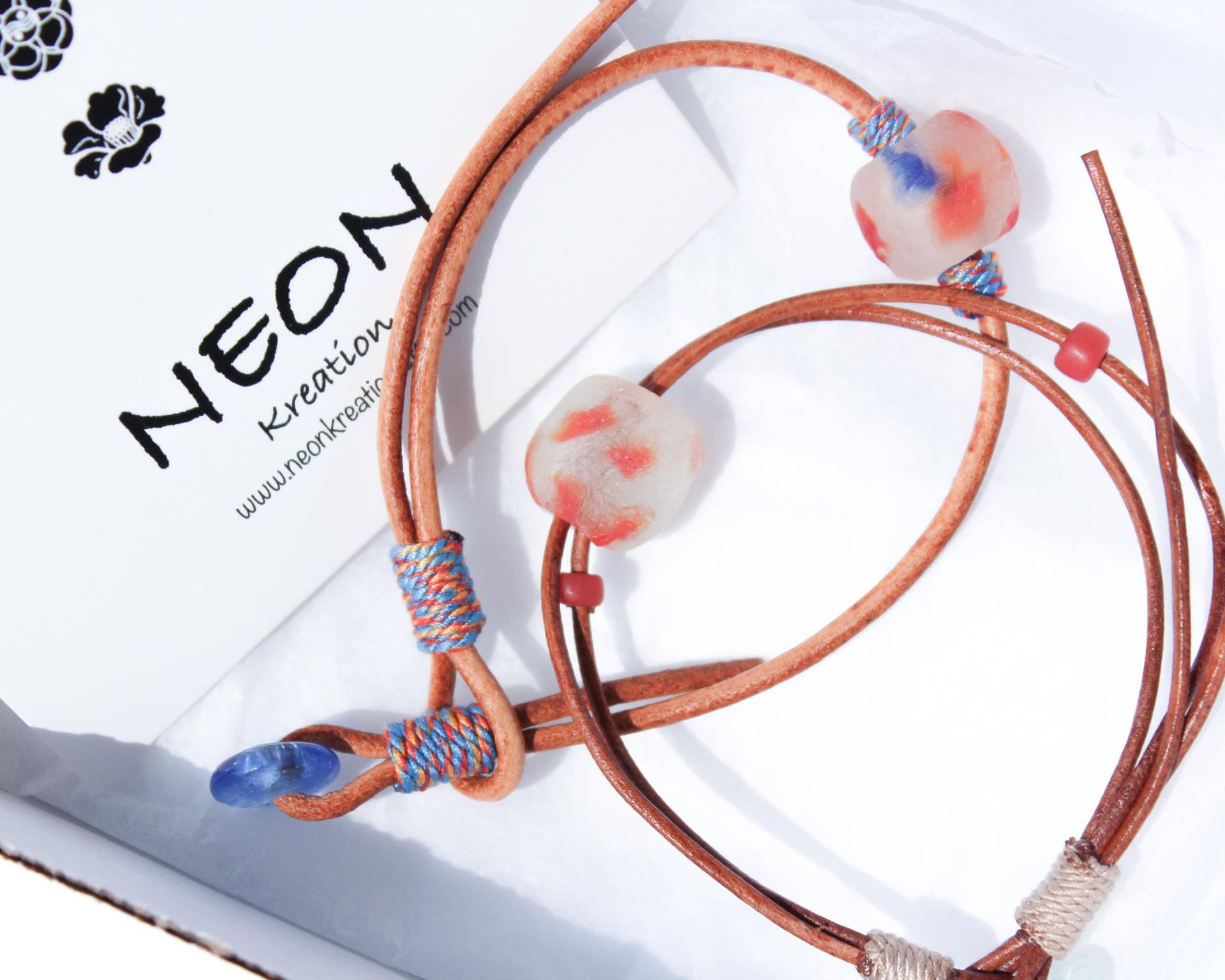 Minimalist Armband Mit Glasperlen, Verstellbarer Leder Armreif Schiebeverschluss, Geschenk Für Sie Oder Ihn von NeonKreation