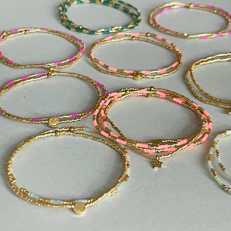 2Er Set Perlenarmband Damen Aus Glasperlen Gold Mit Vergoldeter Charm Smiley Herz Stern Armband von NeonkissDE