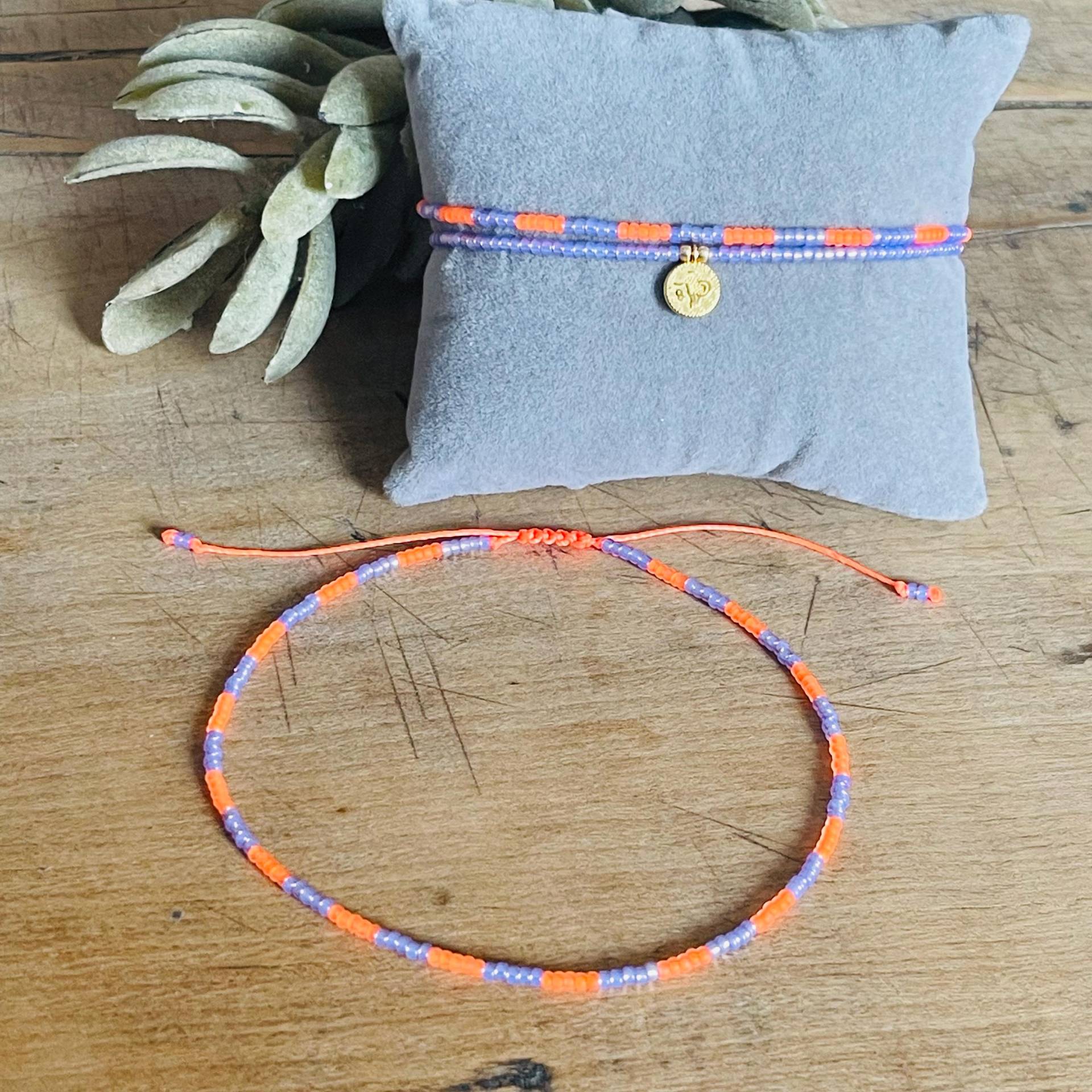 3Er Set Armbandset Und Fußband Fein Makramee in Lila Orange Buntes Armband Minimalistisch Mit Münzanhänger Gold von NeonkissDE