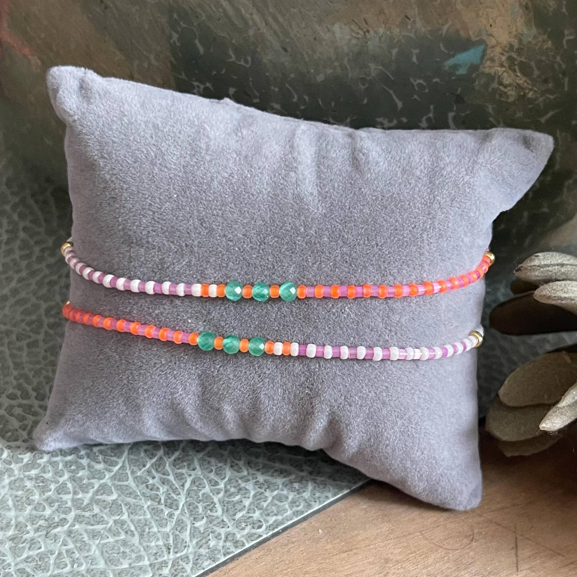 Armband Fein Makramee Mit Glasperlen in Orange Pink Lila Grün Minimalistisch Armband Fein Makramee Mit Glasperlen in Orange Pink Lila Grün Minimalistisch von NeonkissDE