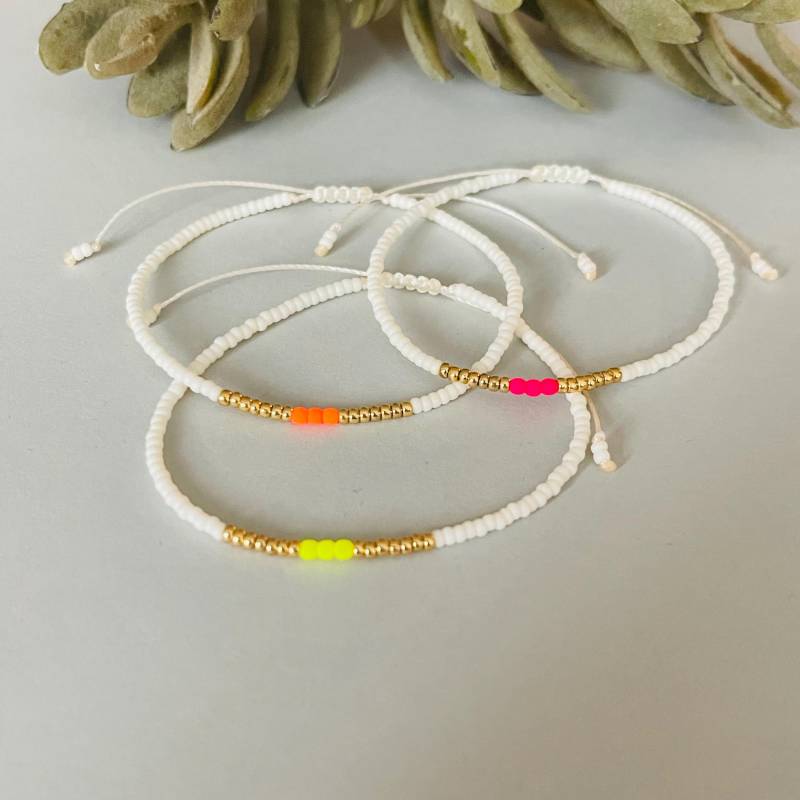 Armband Fein Makramee Mit Neonperle Pink Orange Gelb Minimalistisch Bunt von NeonkissDE