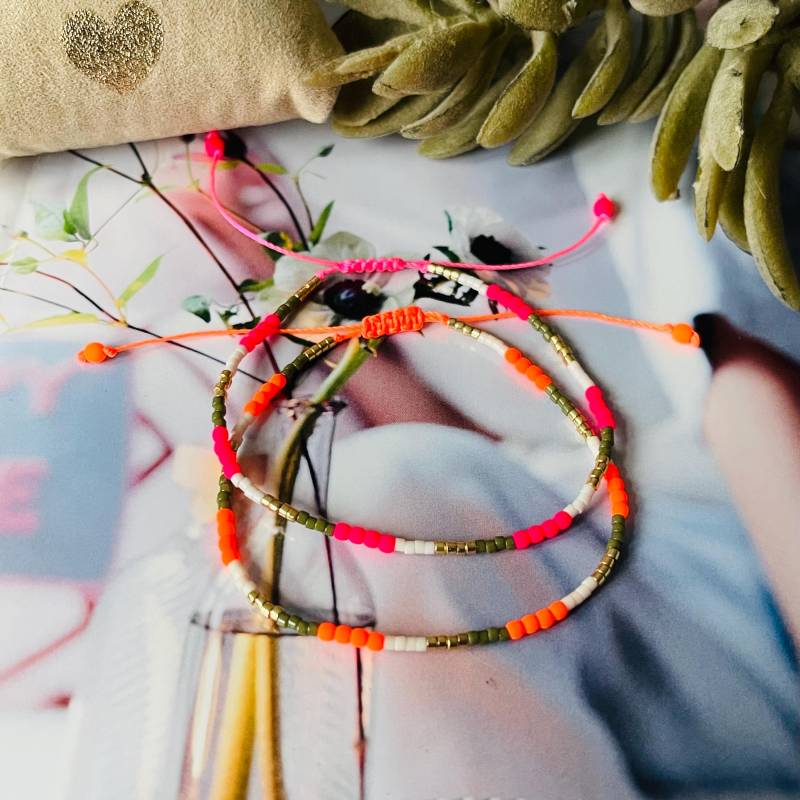Armband Fein Makramee Mit Neonperle Pink Orange Grün Minimalistisch Bunt von NeonkissDE