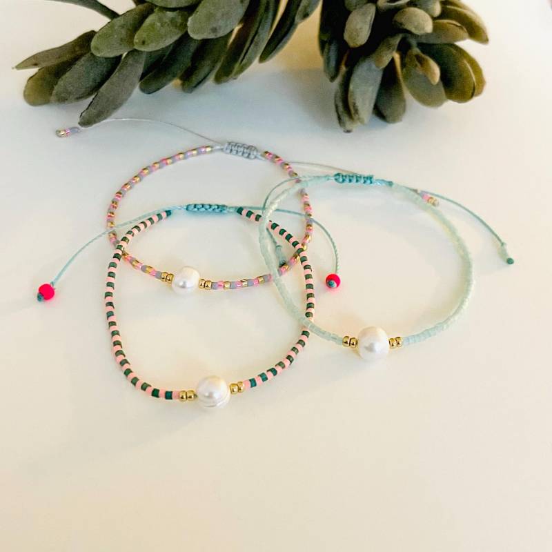 Armband Fein Makramee Mit Süßwasserperle in Grün Rosa Gold Minimalistisch Freundschaftsarmband von NeonkissDE