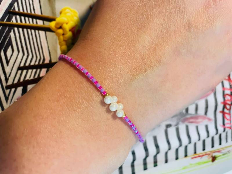 Armband Fein Makramee Mit Tropfen Lila Pink Orange Gold Minimalistisch Freundschaftsarmband von NeonkissDE