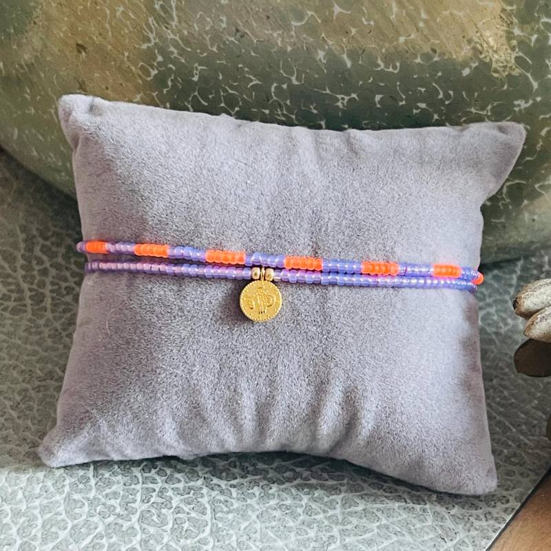 Armband Fein Makramee in Lila Orange Buntes Minimalistisch Mit Münzanhänger Gold von NeonkissDE