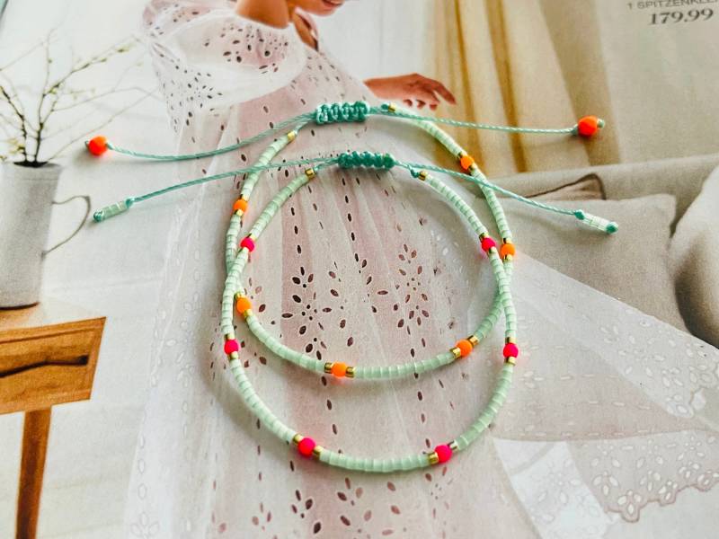 Armband Fein Makramee in Mint Mit Neonperle Pink Orange Minimalistisch von NeonkissDE