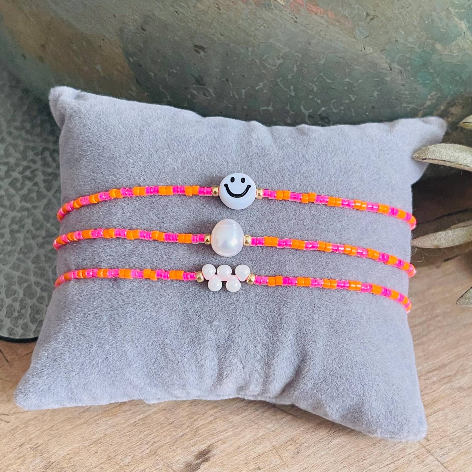 Armband Fein Makramee in Orange Pink Gold Mit Süßwasserperle, Herz, Smiley Minimalistisch Freundschaftsarmband Armband Fein Makramee in Orange Pink Gold Mit Süßwasserperle, Herz, Smiley Minimalistisch Freundschaftsarmband von NeonkissDE