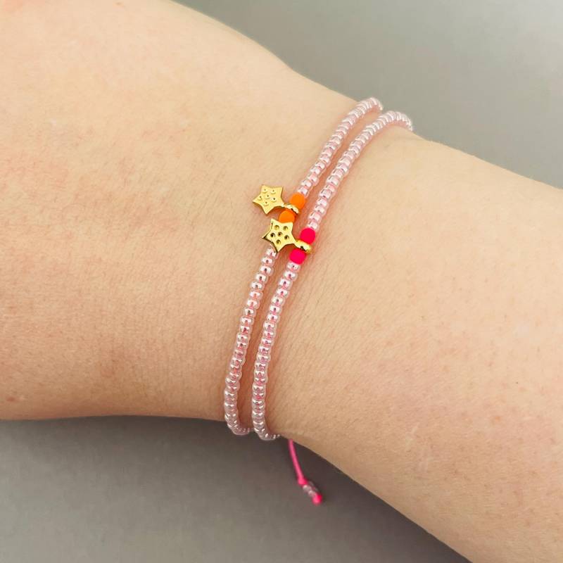 Armband Fein Makramee in Pastell Mit Neonperle Pink Orange Vergoldeter Stern Minimalistisch von NeonkissDE
