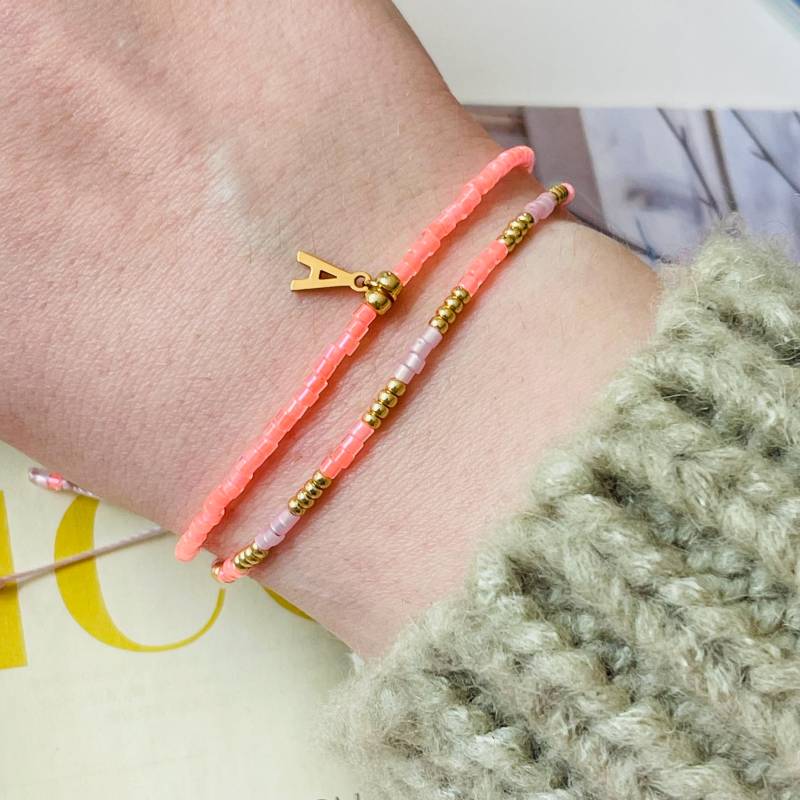 Initialen Armband Makramee Mit Goldenen Buchstaben Freundschaftsarmband Bunt von NeonkissDE