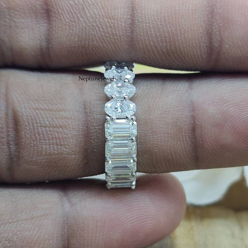 2 in 1 Stapelbares Diamant-Verlobungsring/Oval Und Smaragdschliff Halb Korb Set Ewigkeit Hochzeitsband von NeptuneJewel