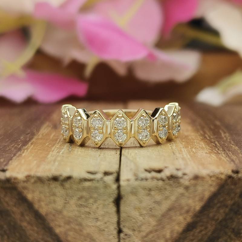 Sechseck-Form Halbe Eternity Band/14K Solid Gold Rundschliff Moissanit Stapelbar Ehering 925 Silber Simulierter Diamant Rin von NeptuneJewel