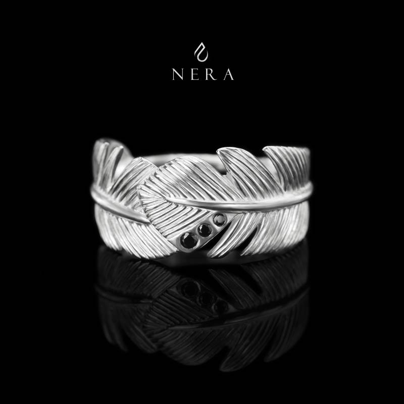 Feder Silberring - Natur Inspiriertes Breites Band, Boho Statement Ring, Schwarzer Stein Schmuck Für Frauen, Verstellbarer Einzigartiger von NeraJewelryUA