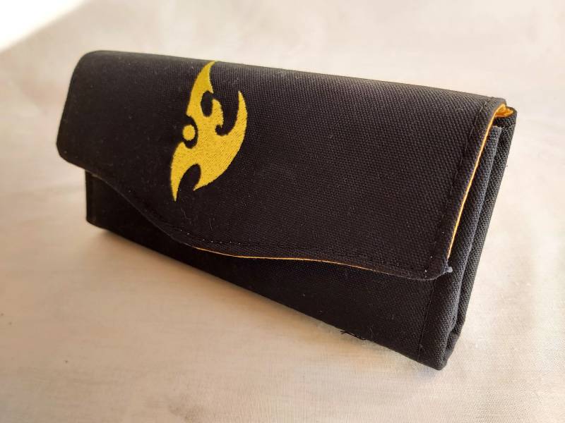 Handgefertigte Protoss Star Craft Clutch Geldbörse - Geek Chic Besticktes Accessoire von NerdWorldDesigns