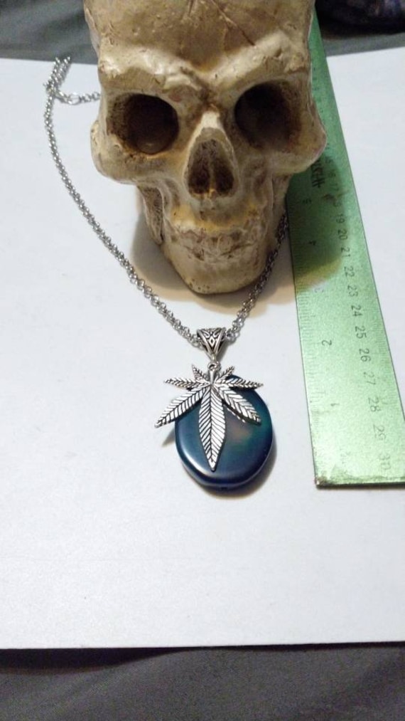 Cannaleaf Halskette Cannaleaf Halskette von NerdtopiaCreations