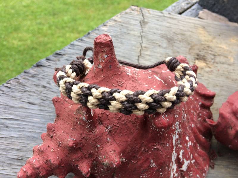 Braune Garn Waven Armband von NerdyFluttershy