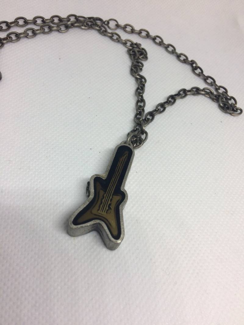 Große Gitarre Charmehalskette Große Gitarre Charmehalskette von NerdyFluttershy