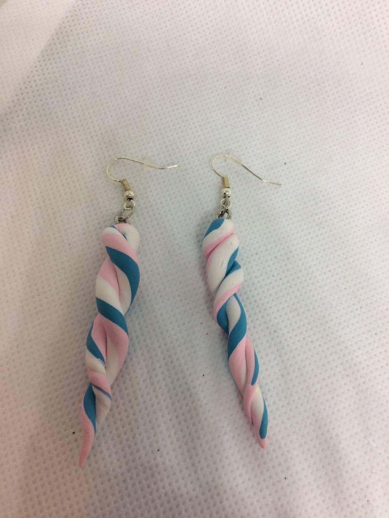 Rosa, Weiße Und Blaue Einhorn Horn Ohrringe - Transgender Farbige Themed Rosa, Weiße Und Blaue Einhorn Horn Ohrringe - Transgender Farbige Themed von NerdyFluttershy