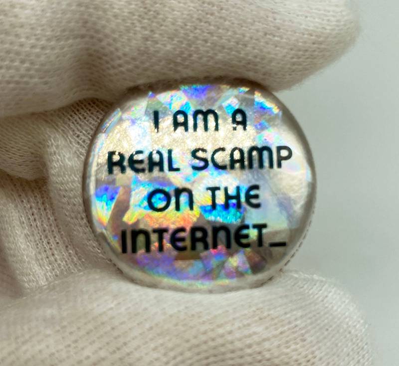 Ich Bin Ein Echter Scamp Auf Dem Internet_ - 1" Pin-Back Button von NerfectArtNovelties