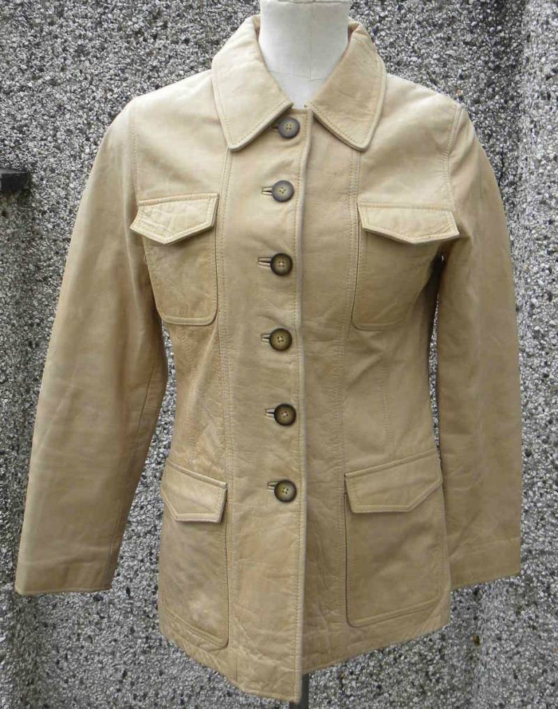 Vintage Beige Leder Vero Moda Fitted Button Jacket Größe S Boho Grunge Indie Vintage Beige Leder Vero Moda Fitted Button Jacket Größe S Boho Grunge Indie von NeringasVintageStore
