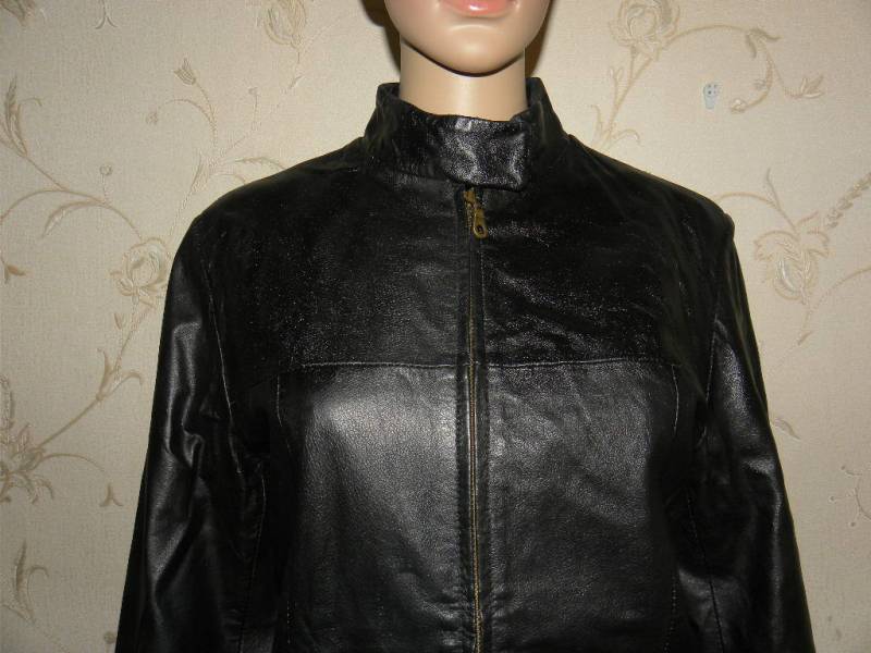 Vintage Black Leather Leisure Plus Zip Fitted Hip Length Biker Jacket Sz 12/40 Vintage Black Leather Leisure Plus Zip Fitted Hip Length Biker Jacket Sz 12/40 von NeringasVintageStore