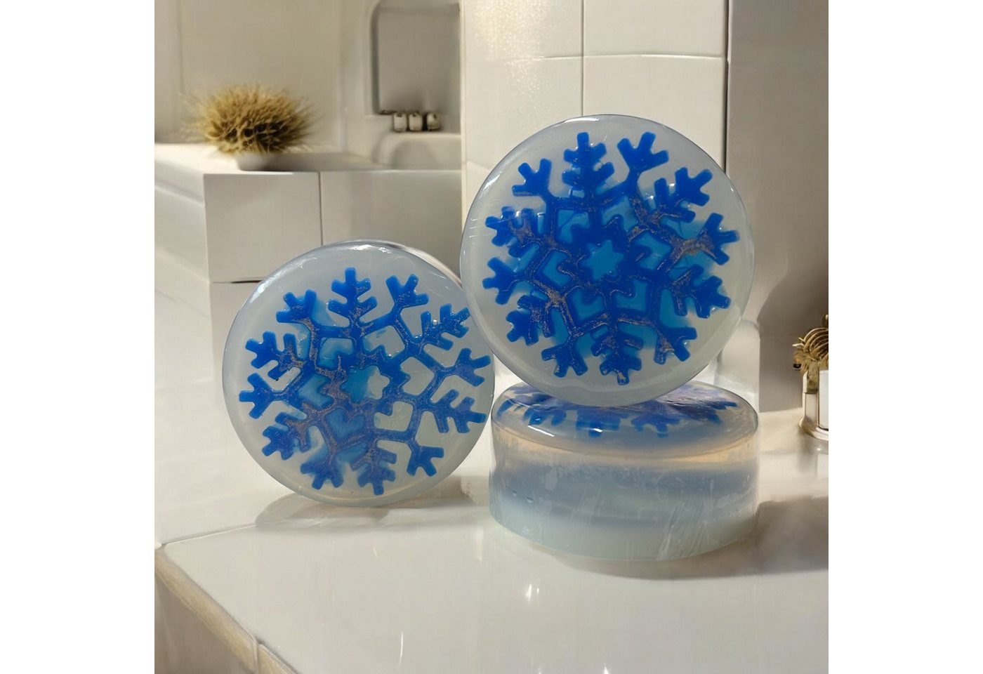 Nesbel - Spüren Sie die Reinheit? Handseife Rund, 3-tlg., Schneeflocke Winter Geschenk Mitbringsel 225 g Nesbel - Spüren Sie die Reinheit? Handseife Rund, 3-tlg., Schneeflocke Winter Geschenk Mitbringsel 225 g von Nesbel - Spüren Sie die Reinheit?