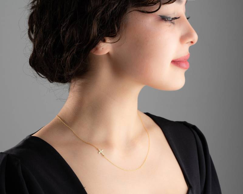 14K Gold Kreuz Halskette Für Frauen Silber Seitlich Zierliche Anhänger Halsketten Weihnachtsgeschenk Kleine Tiny von NeshelyJewelry