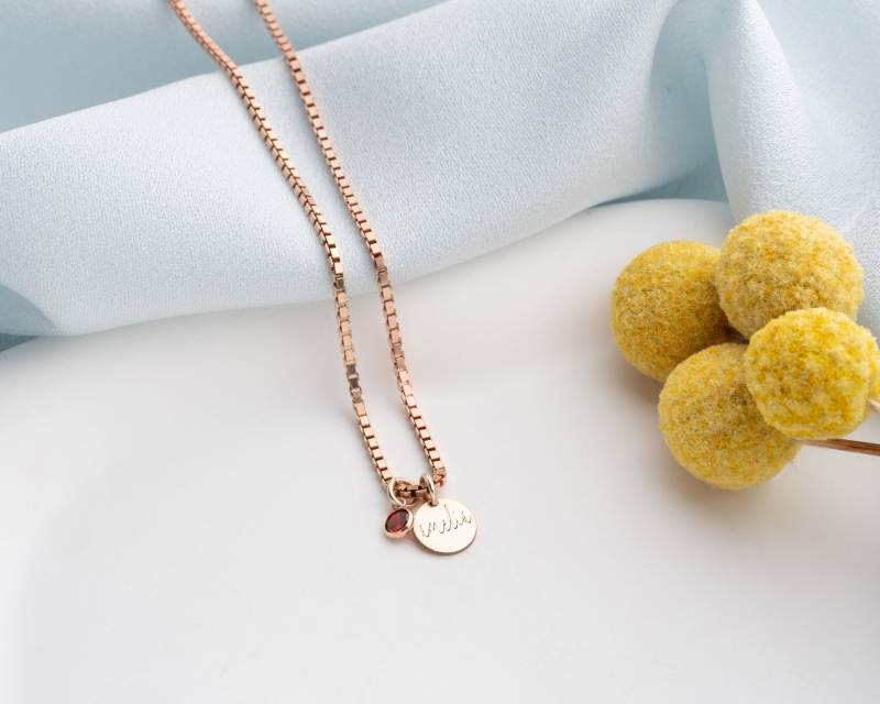 Benutzerdefinierte Gold Disc Halskette Mit Namen Gravierte Silber Personalisierte Name Birthstone Für Mutter Anhänger Dezember von NeshelyJewelry