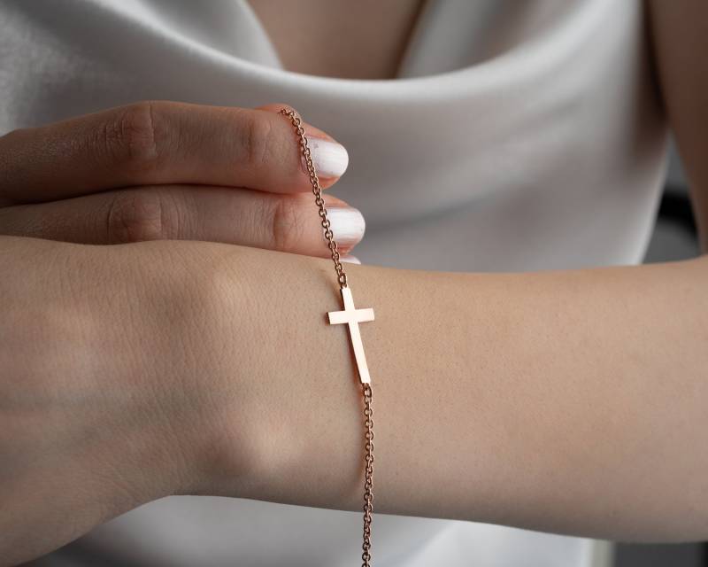 Custom Gold Kreuz Armband Frauen Silber Name Zierliche Rose Birthstone Mit Bettelarmband Weihnachtsgeschenke von NeshelyJewelry