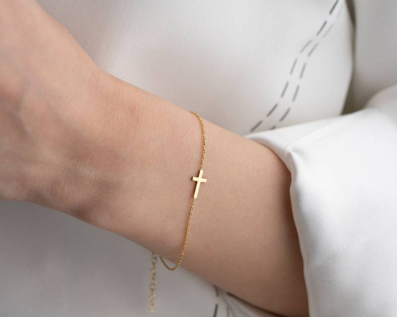 Kleines Gold Kreuz Armband Frauen Silber Geburtsstein Zierliche Mit Birthstone Bettelarmband Weihnachtsgeschenke von NeshelyJewelry