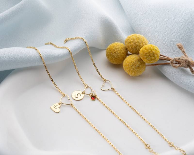 Personalisierte Gold Herz Armband Frauen Silber Initial Mit Birthstone Zierliche Scheibenarmband Charm von NeshelyJewelry