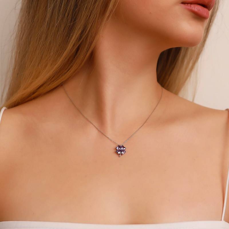 Silber Geburtsstein Halskette Zierliche Vierblättriges Kleeblatt Geburtstagsgeschenk Für Mutter November Blauer Topas Benutzerdefinierte von NeshelyJewelry