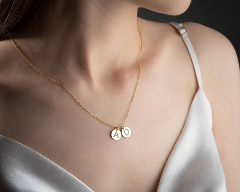 Winzige 14K Gold Anfang Halskette Silber Benutzerdefinierte Birthstone Anhänger Personalisierte Disc Mit Brief Gravierte Für Frauen von NeshelyJewelry