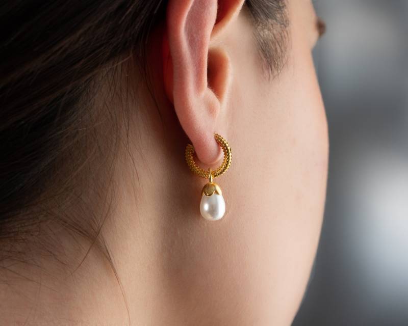 Zierliche Echte Perlen Ohrringe Natürliche Süßwasser Perle Tropfen Creolen Brautschmuck Sterling Silber Gold Baumeln von NeshelyJewelry