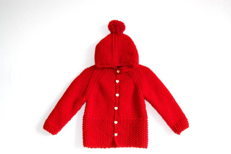 Hand Gestrickte Baby Kleinkind Mädchen Wolle Kapuzenjacke Strickjacke, Chunky, Raglan Mit Pom Pom, Holzknöpfe von NeslisHandcrafts