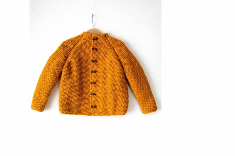Hand Gestrickte Unisex Kinder, Baby/Kleinkind Wolle Strickjacke, Grobstrick, Duffel Coat, Lang Raglan Ärmel, Holzknöpfe, Wähle Deine Farbe von NeslisHandcrafts