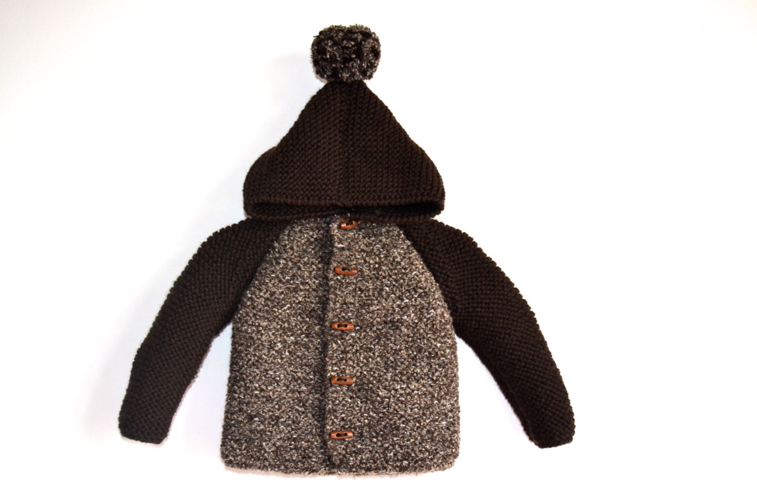 Hand Gestrickter Baby Boy %100 Woll-Boucle Hoodie Cardigan/Jacke, Chunky, Duffel Coat, Dunkelbraun Und Braun-Creme Marl Mit Pom von NeslisHandcrafts