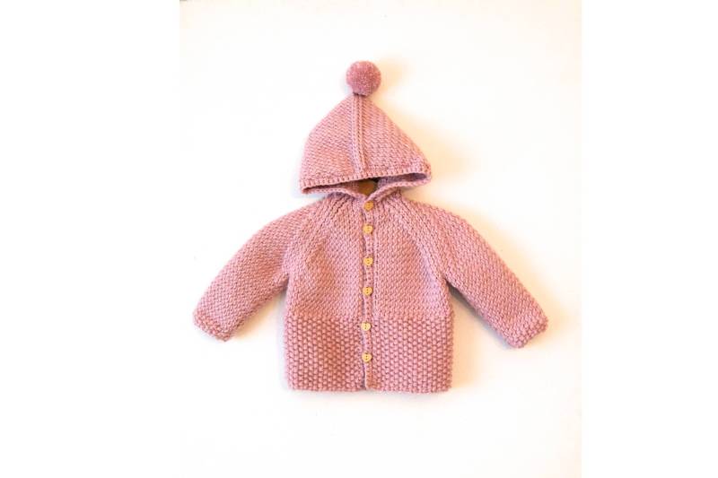 Handgestrickte Baby-Mädchen Wolle Hoodie Strickjacke/Jacke, Chunky, Raglan Mit Pom von NeslisHandcrafts
