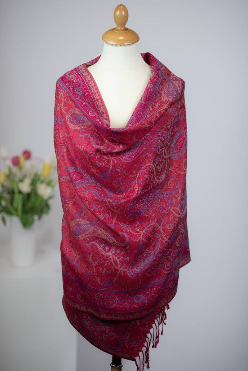 Pashmina Schal-Luxuriöser- Red - Weich, Elegant & Exotisch Pashmina Schal-Luxuriöser- Red - Weich, Elegant & Exotisch von NesriniCollection