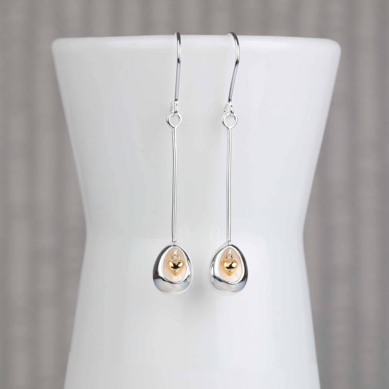 Atemberaubende Ovale Ohrringe Mit Miniatur Hängenden Herz in Silber Und Gold von NestGiftShop