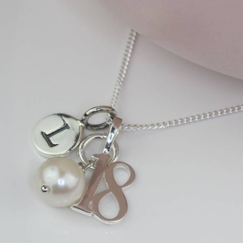 Massive Silber 18. Geburtstag Charm Personalisierte Halskette Mit Süßwasserperle Massive Silber 18. Geburtstag Charm Personalisierte Halskette Mit Süßwasserperle von NestGiftShop