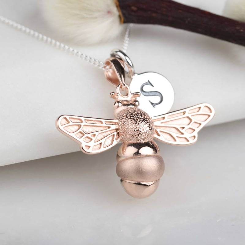 Rose Gold Queen Bee Anhänger Halskette Personalisiert von NestGiftShop