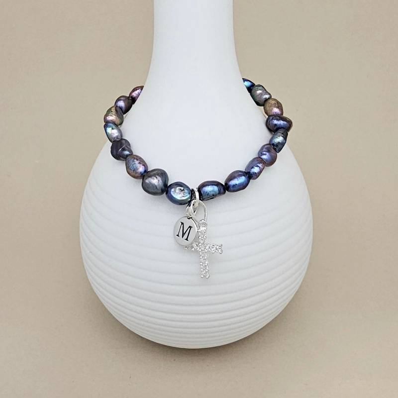 Schwarze Süßwasserperle Personalisiertes Armband Mit Massivem Silberkreuzanhänger von NestGiftShop