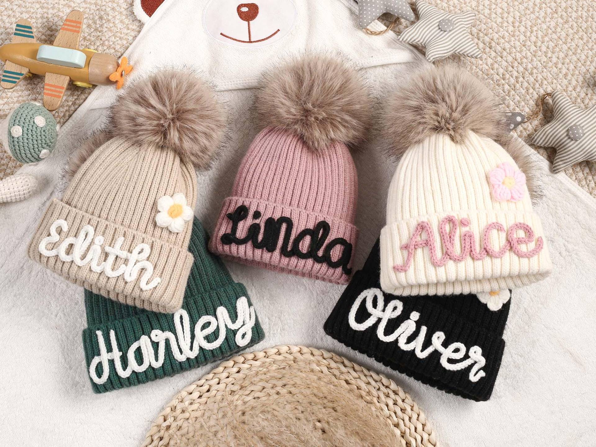 Personalisierte Häkelmützen, Babymützen Mit Namen, Mützen Pompons, Wintermütze Für Baby Und Kleinkind, Babypartygeschenk von NestNovaCreations