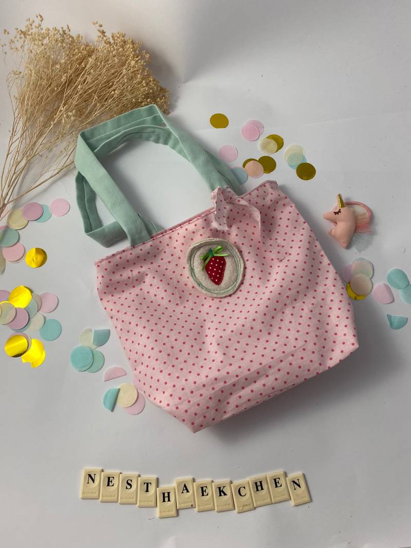 Einkaufstasche Kleine Mädchen M Erdbeere Und Dots von NesthaekchenDE