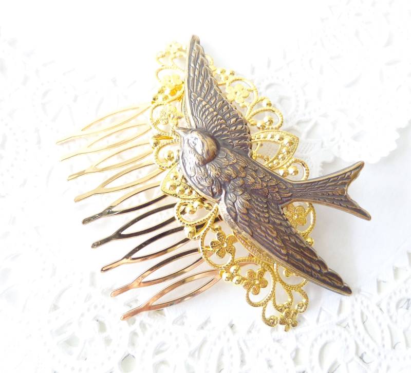Gold Fliegensparrhaarkamm - Fliegende Schwalbe Haarkamm Ox Messing Vogel Wald Braut Spatz von NestingPretty