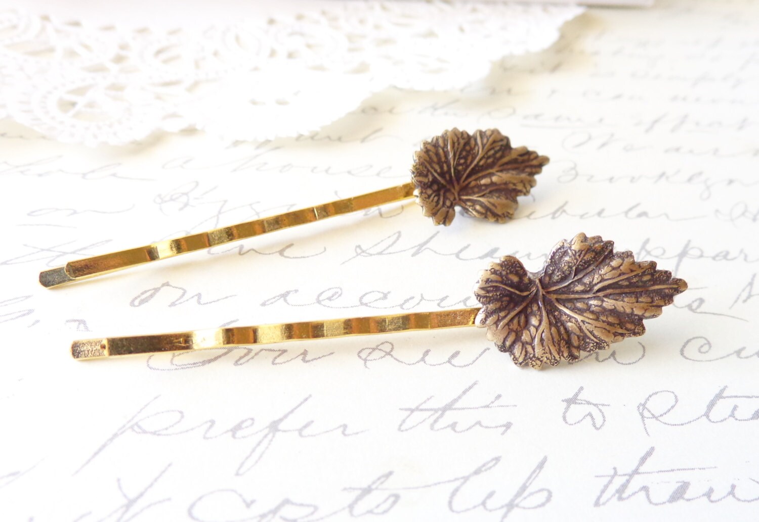 Golden Leaf Haar Pin Set - Blatt Bobby Ox Messing Haarnadeln Wald-Kollektion Wunderliche Natur Braut von NestingPretty