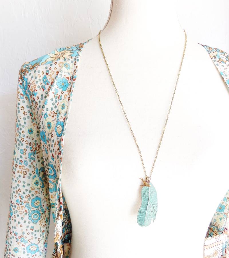 Verdigris Feder Halskette - Große Spatz Wald Boho Layering von NestingPretty