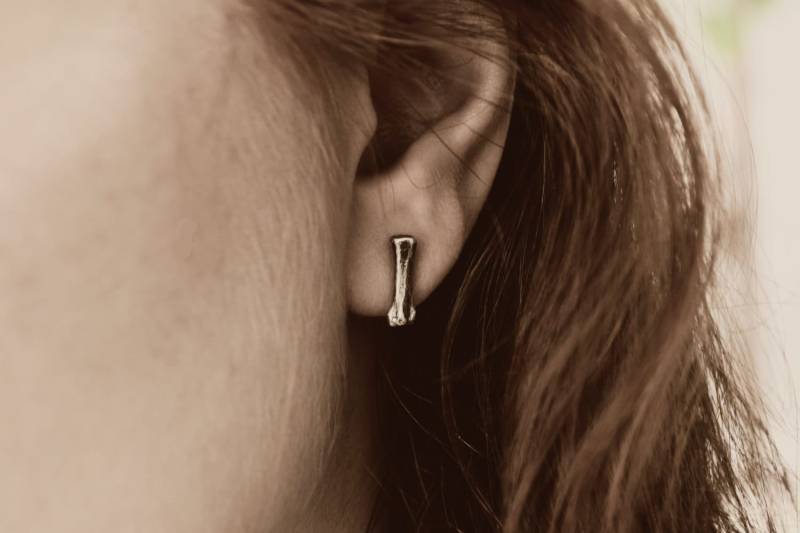 Gothic Ohrstecker Wicca Sterling Silber Knochen Rustikal Herren Creepy Pagan Schmuck von NestofReveries