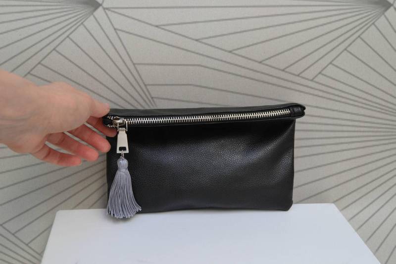 Schwarz Vegan Leder Geldbörse Geldbeutel Quaste Kupplung Machen Reisen Zip Beutel Kulturbeutel Kosmetiktasche von NestofReveries