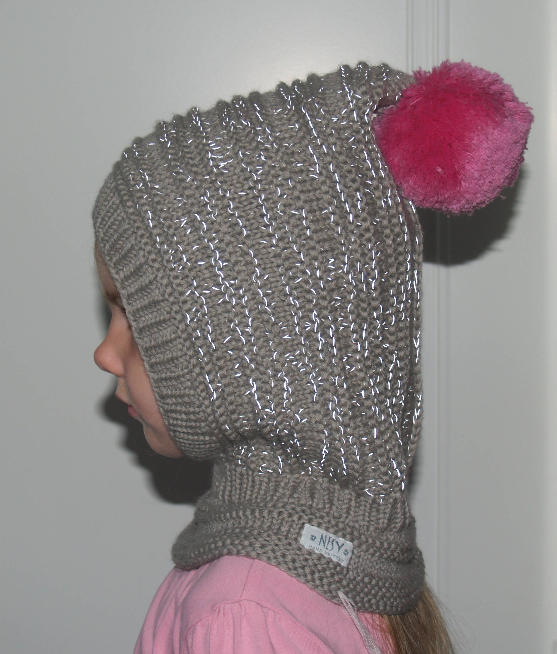 Grau Reflektierende Merino Pixie Balaclava Baby/ Kleinkind Mädchen Kapuzenmütze Mit Baumwollfutter Und Pink Pom Pom. Größen 6-12M, 1-3-6-10 Jahre von NesyBaby